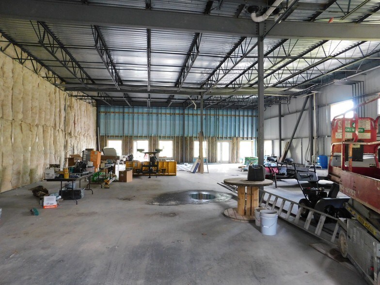 More Photos Of 4 Candy Ln, Hudson Warehouse For Lease