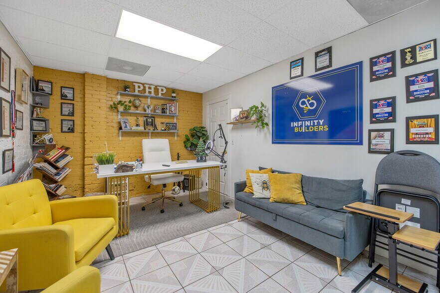 More Photos Of 143 E Tulare Ave, Tulare Storefront For Sale