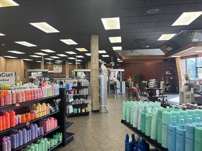 More Photos Of 434 S West St, Wichita Freestanding For Lease