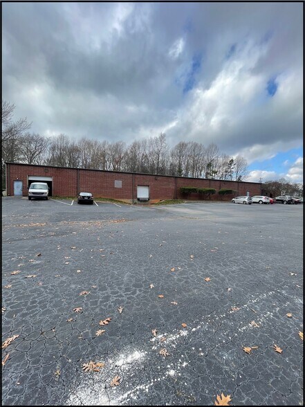 More Photos Of 7910 District Dr, Charlotte Manufacturing For Sale