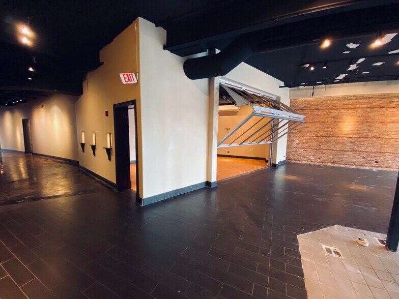 More Photos Of 545-547 N Milwaukee Ave, Libertyville General Retail For Lease