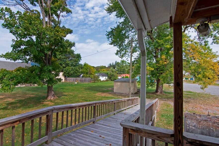 More Photos Of 101 Davis st, Alderson Freestanding For Sale
