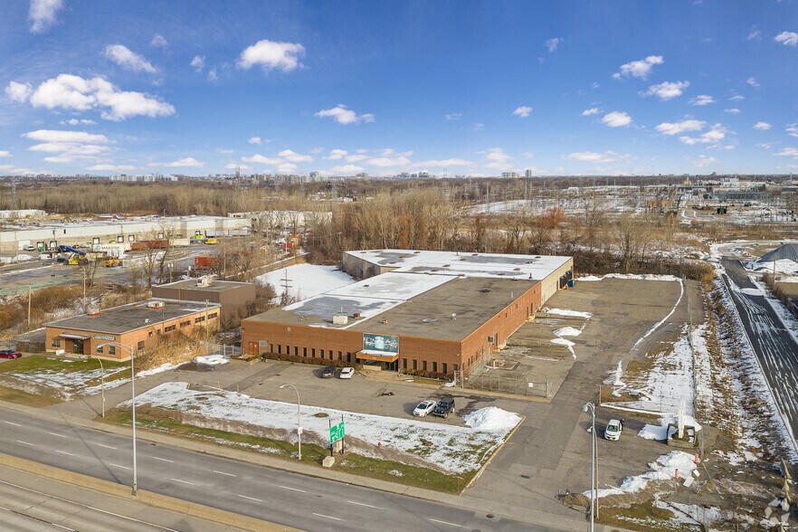 More Photos Of 3435 Boul Pitfield, Montréal Distribution For Lease