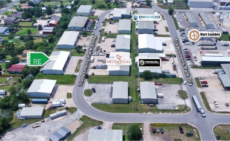 More Photos Of 812 Tradesmens Park Loop, Hutto Light Manufacturing For Lease