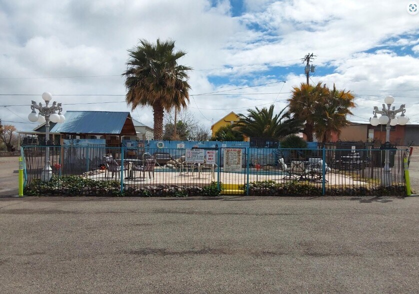 More Photos Of 13 N 7th St, Tombstone Hotel For Sale