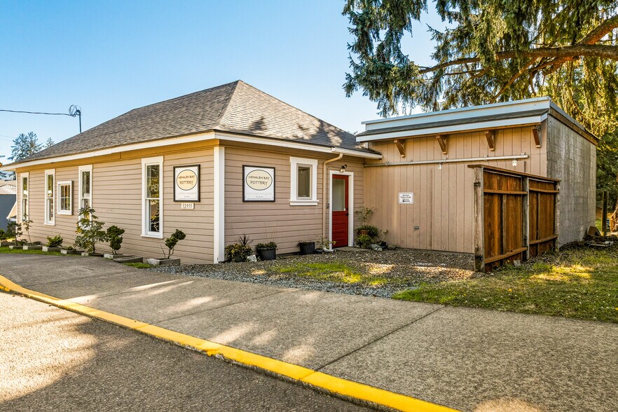 Primary Photo Of 12955 Highway 101 N, Nehalem General Retail For Sale