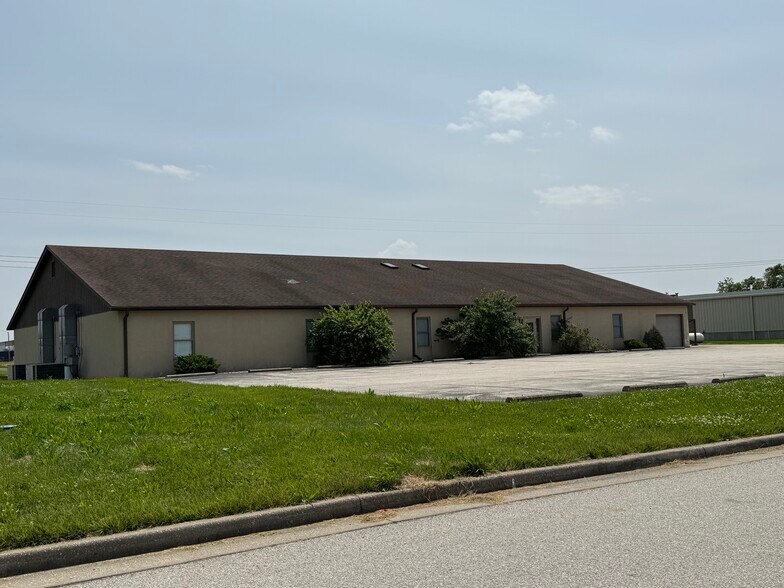 More Photos Of 5 Commerce Dr, Freeburg Service For Sale