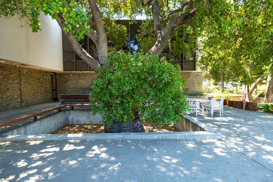 More Photos Of 241 Lombard St, Thousand Oaks Loft Creative Space For Lease