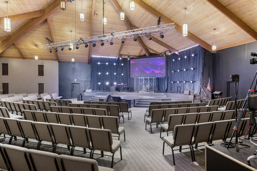 More Photos Of 310 Coles Ferry Pike, Lebanon Religious Facility For Sale