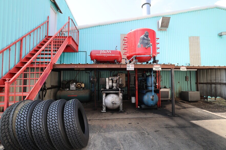 More Photos Of 11420 S State Highway 16, San Antonio Auto Repair For Sale