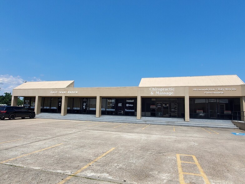 More Photos Of 410 E Fairmont Pky, La Porte Restaurant For Lease