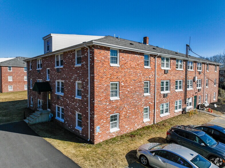 More Photos Of 90 Ridgewood Ln, Gardner Apartments For Sale