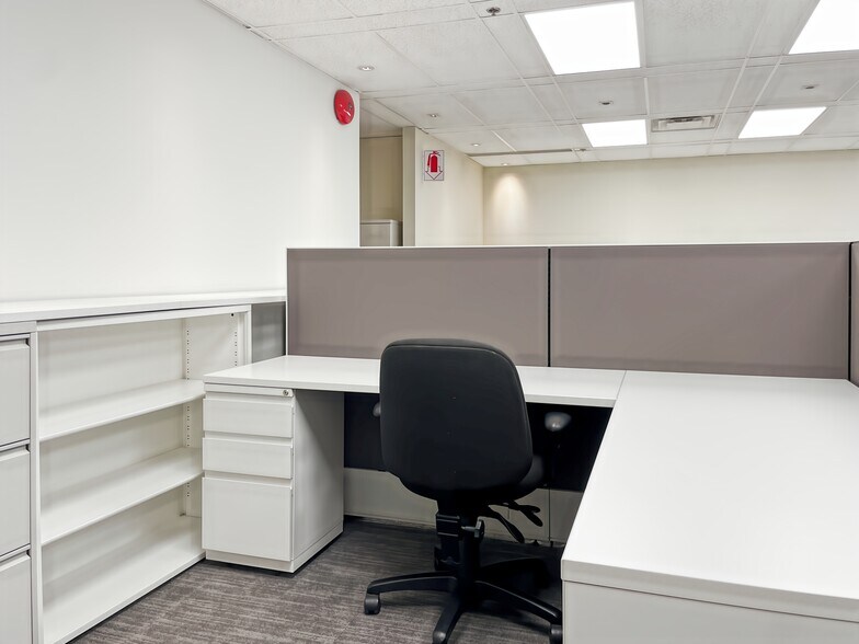 More Photos Of 1100 Boul Crémazie E, Montréal Coworking Space