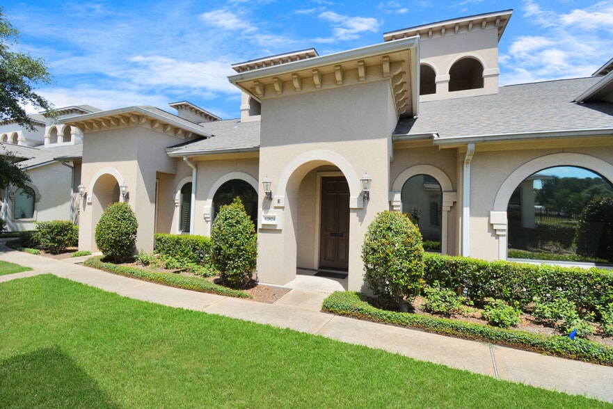 More Photos Of 12824 Willow Centre Dr, Houston Medical For Sale