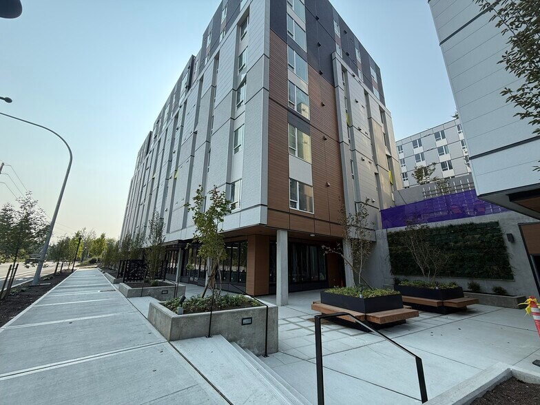 Primary Photo Of 12333 120th Ave NE, Kirkland Apartments For Lease
