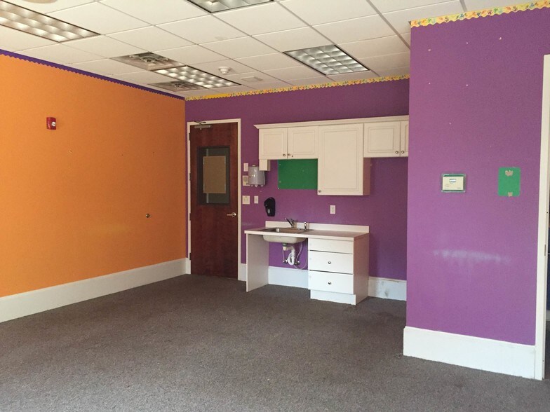 More Photos Of 1400 Buford Hwy, Buford Office For Lease