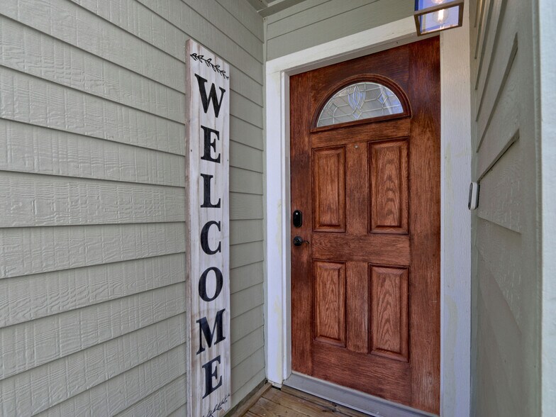 More Photos Of 100 Edgewater Dr, Livingston Apartments For Sale