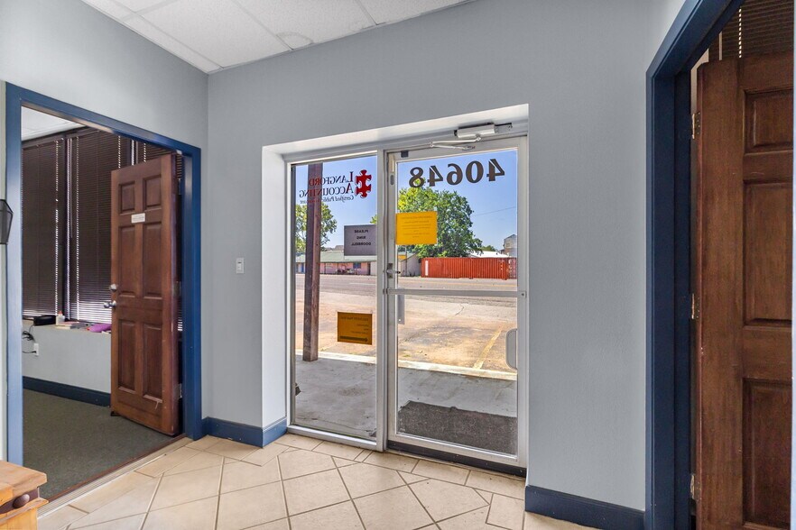 More Photos Of 40648 Hwy290 Business, Waller Office For Sale