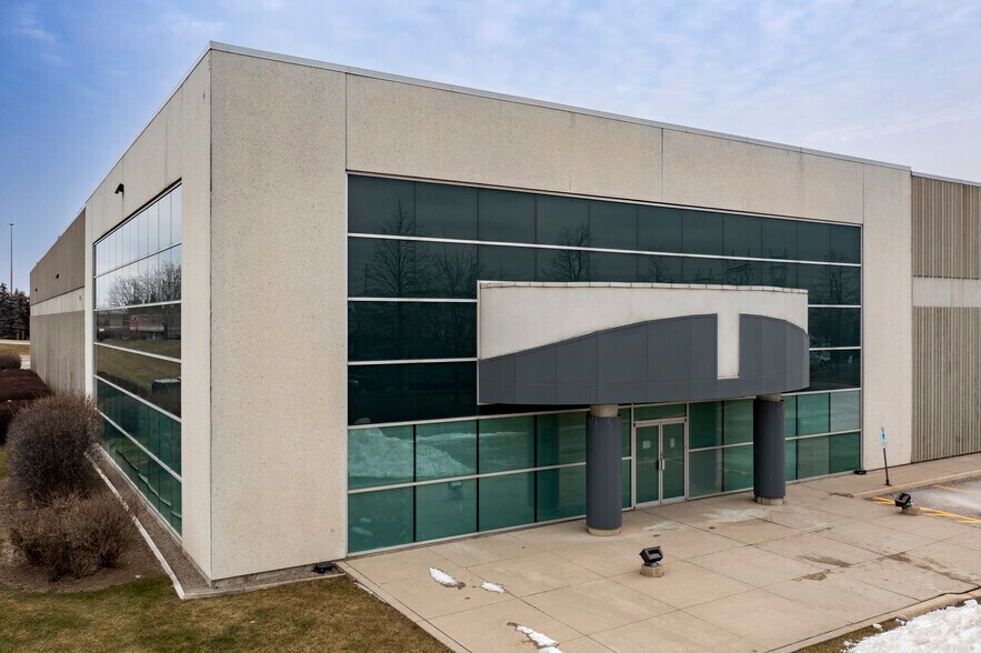More Photos Of 350 Parkhurst Sq, Brampton Warehouse For Lease