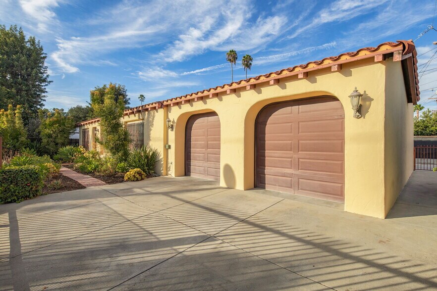 Primary Photo Of 121 N Avenue 59, Los Angeles Office Residential For Sale