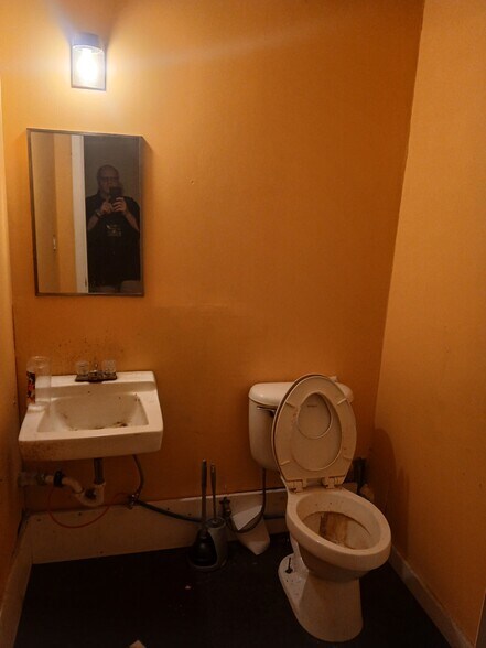 More Photos Of 595 E Main St, Philadelphia General Retail For Lease