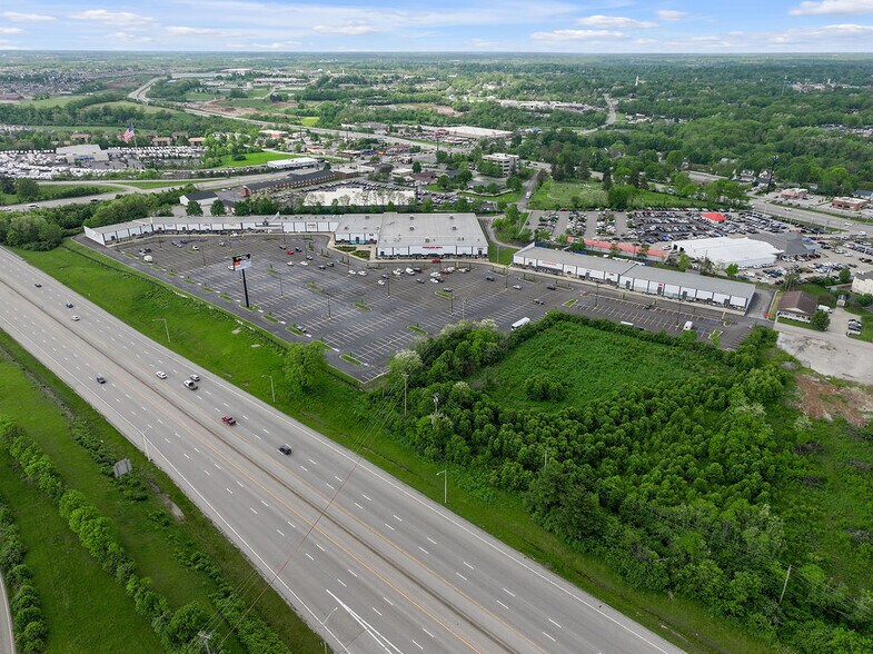 More Photos Of 401 Outlet Center Dr, Georgetown General Retail For Lease