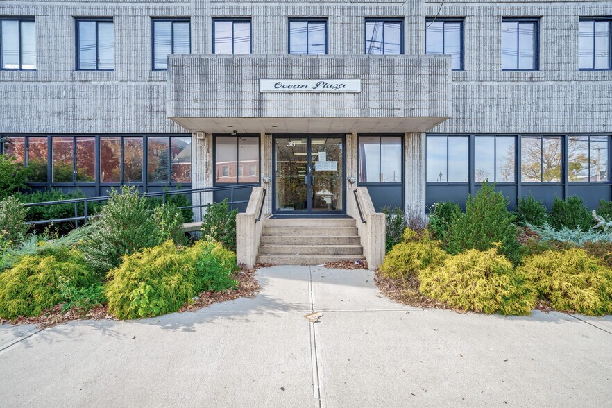 More Photos Of 30 S Ocean Ave, Freeport Loft Creative Space For Lease