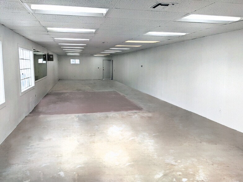 More Photos Of 13872-13880 Foothill Blvd, Sylmar Storefront Retail Office For Lease