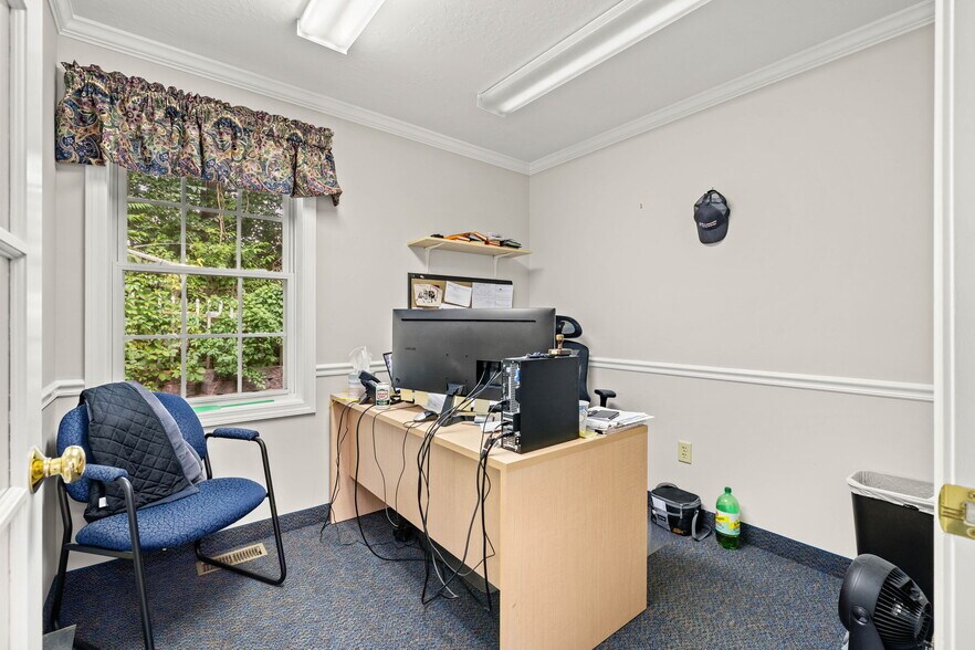 More Photos Of 15 Garden Rd, Plaistow Office For Sale