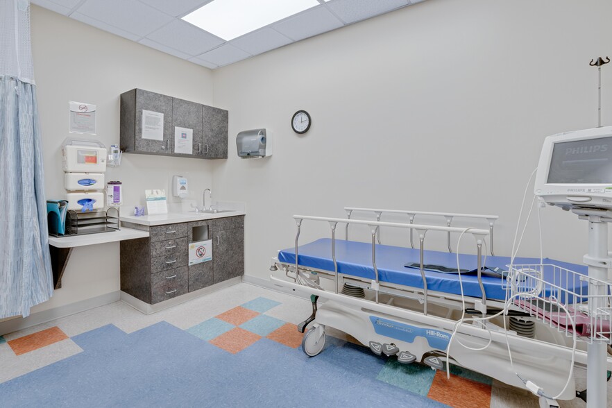More Photos Of 355 Venus St, Monroe Medical For Sale