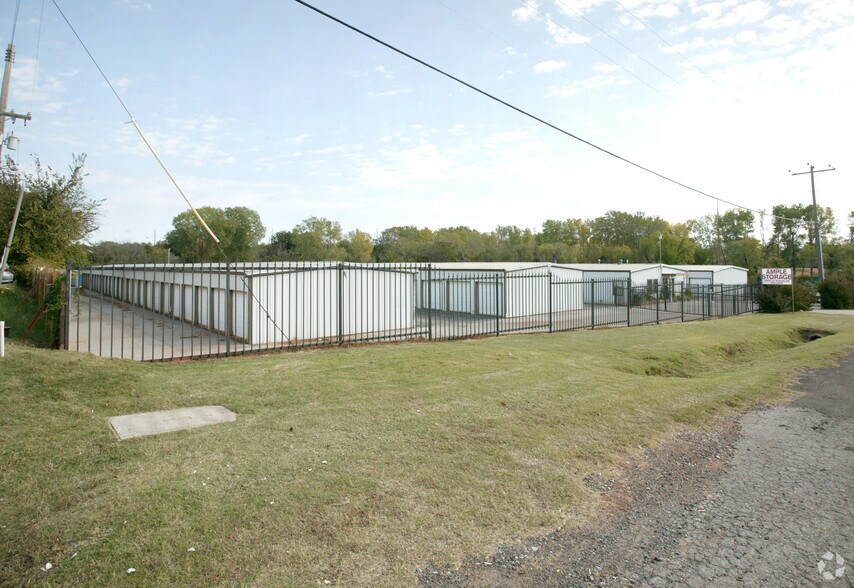 More Photos Of 3600 S Douglas Blvd, Oklahoma City Self Storage For Lease