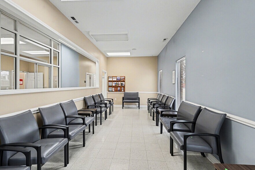 More Photos Of 208 W Salisbury St, Asheboro Medical For Lease