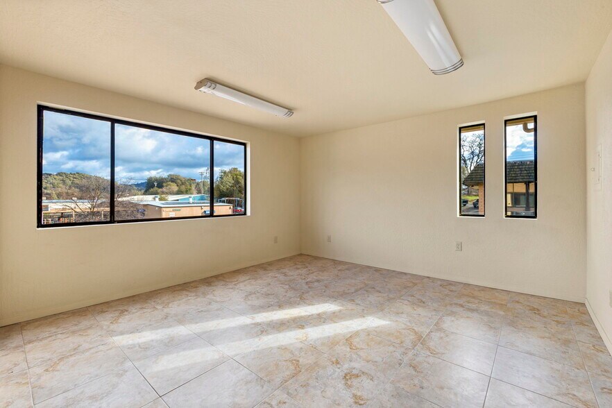 More Photos Of 19478 Village Dr, Sonora Flex For Sale