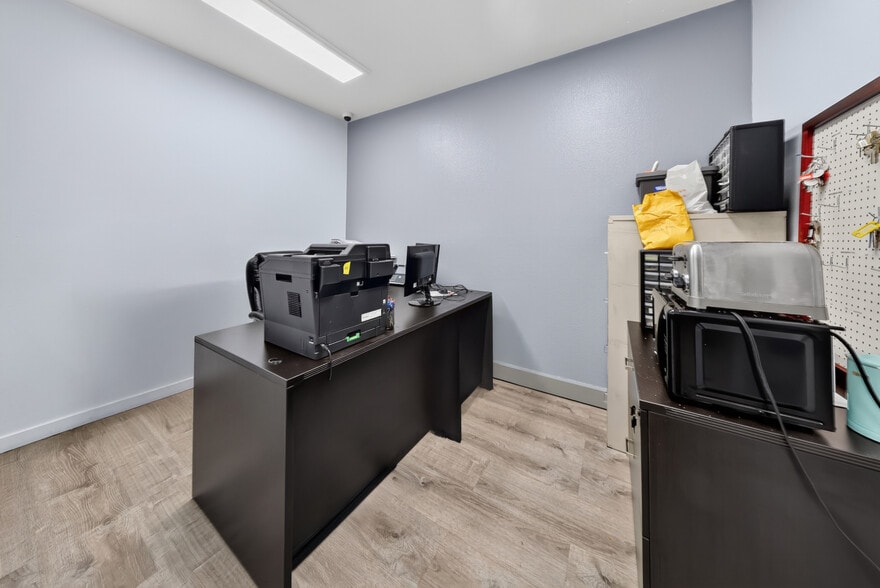 More Photos Of 20847 Sherman Way, Canoga Park Office For Sale