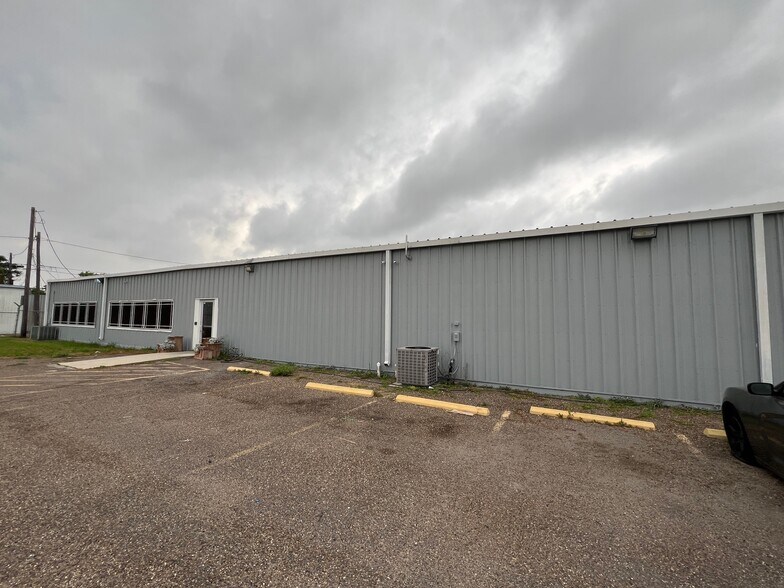More Photos Of 917 S Staples St, Corpus Christi Unknown For Lease