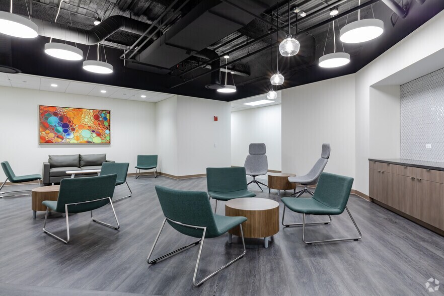 More Photos Of 3333 Warrenville Rd, Lisle Office For Lease