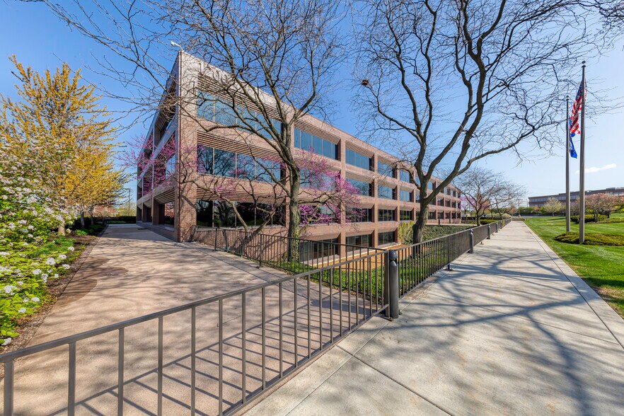 More Photos Of 1200 Jorie Blvd, Oak Brook Office Residential For Lease