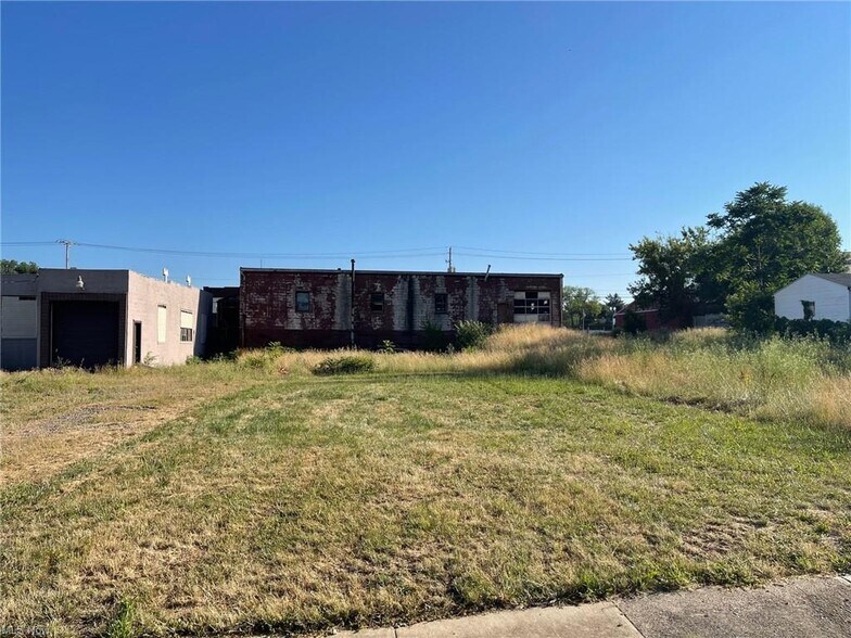 More Photos Of 602 12th St NE, Canton Auto Repair For Sale