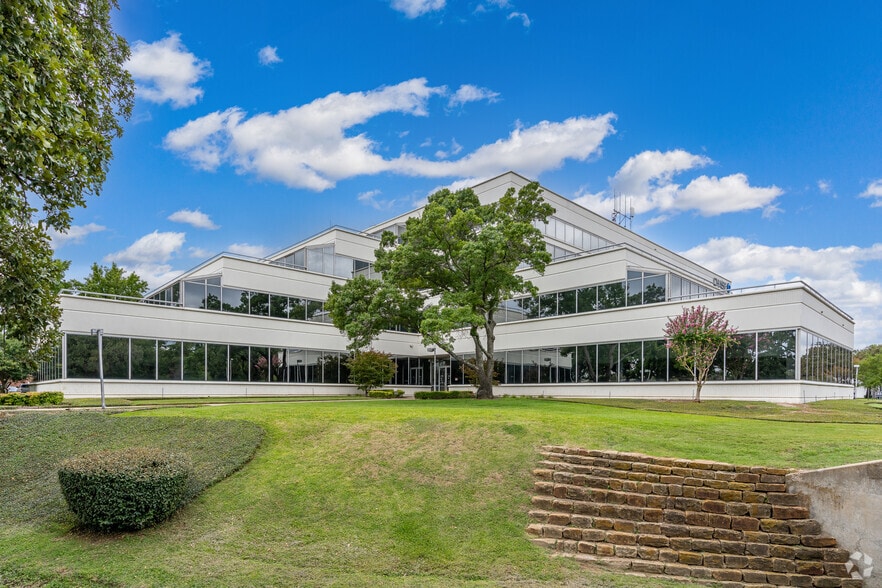 More Photos Of 1301 S Bowen Rd, Arlington Office For Lease