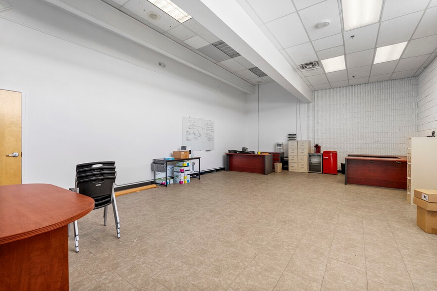 More Photos Of 1100 Hunt Ave, Columbus Light Distribution For Lease