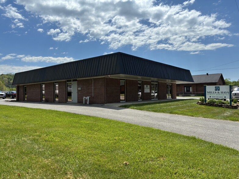 Primary Photo Of 646 Manchester St, Barbourville Office For Sale