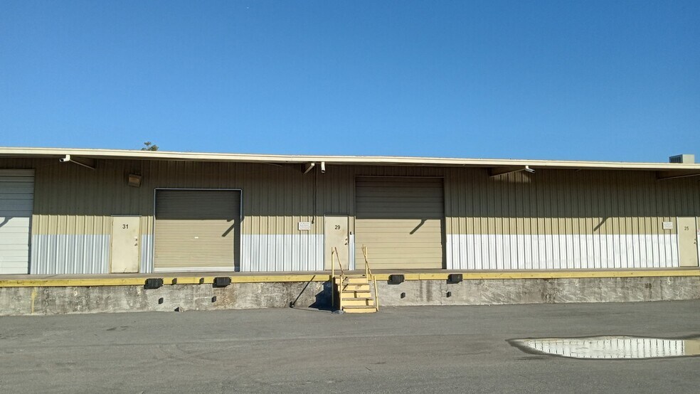 More Photos Of 11-37 NE 16th St, Ocala Warehouse For Lease