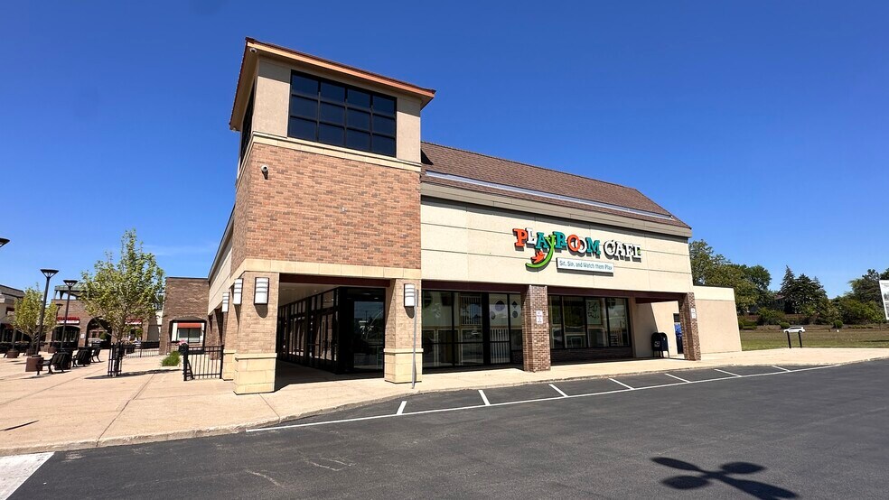 More Photos Of 2300-2350 W Higgins Rd, Hoffman Estates Unknown For Lease