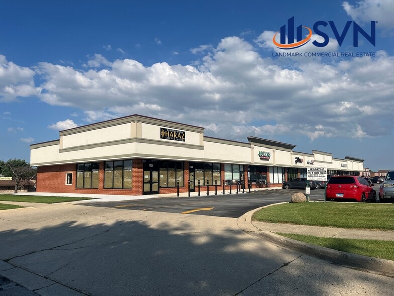 More Photos Of 1300-1326 Lake St, Roselle Unknown For Lease