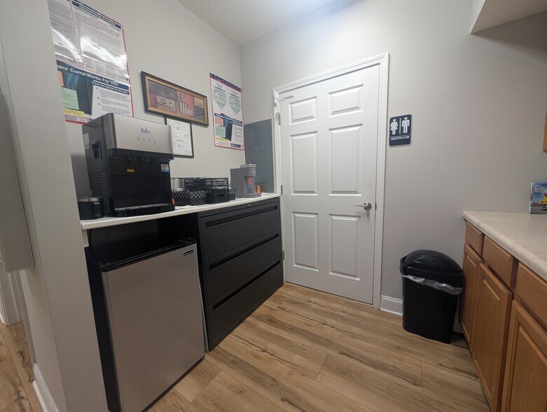 More Photos Of 1629 Race Track Rd, Jacksonville Loft Creative Space For Lease