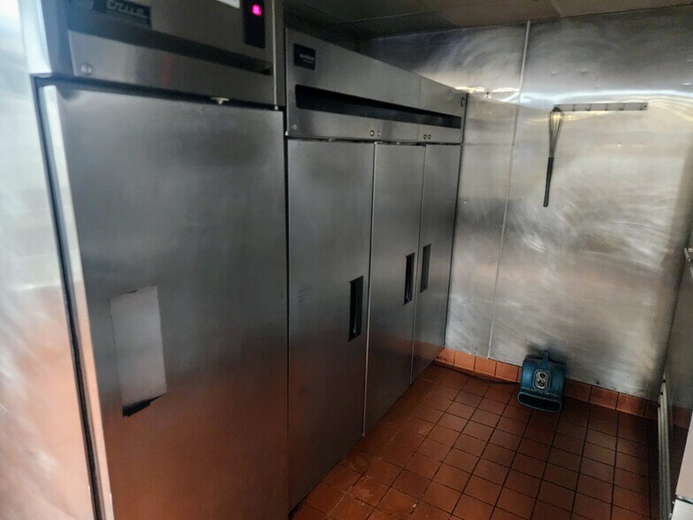 More Photos Of 8451 Ocean Gtwy, Easton Restaurant For Sale