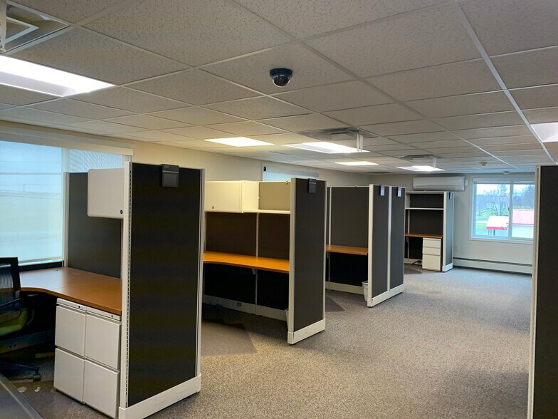 More Photos Of 600 Cayuga Rd, Cheektowaga Light Distribution For Lease