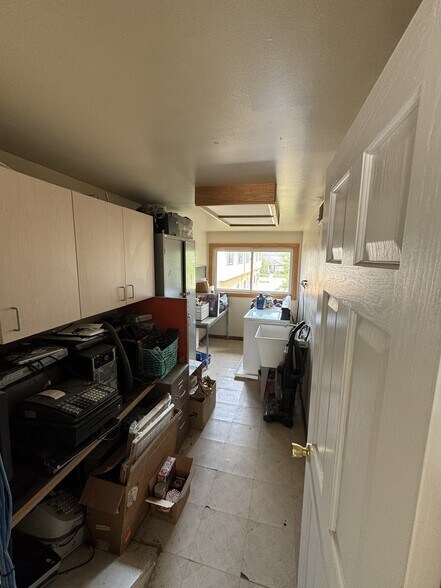 More Photos Of 1122-1128 Eureka Rd, Wyandotte Storefront Retail Office For Sale