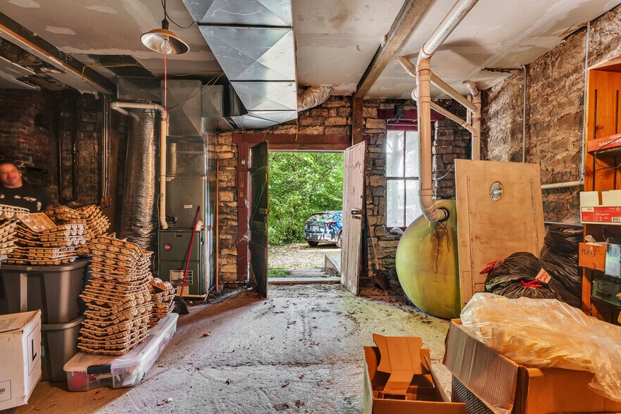 More Photos Of 87 Spring St, Eureka Springs Storefront Retail Residential For Sale