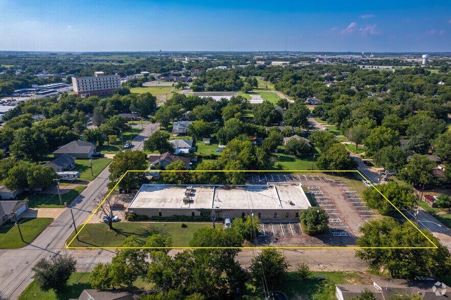 More Photos Of 1300 N Anglin, Cleburne Office For Lease